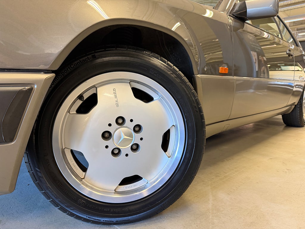 Mercedes-Benz 300 1990 - miniatyr 3
