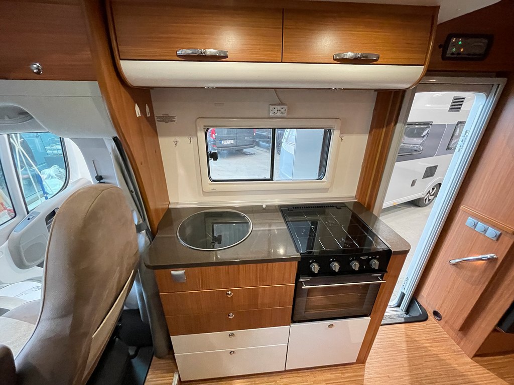 Adria Matrix 680 SL / B-körkort / Taksäng / El-Patron / Ugn - Adria