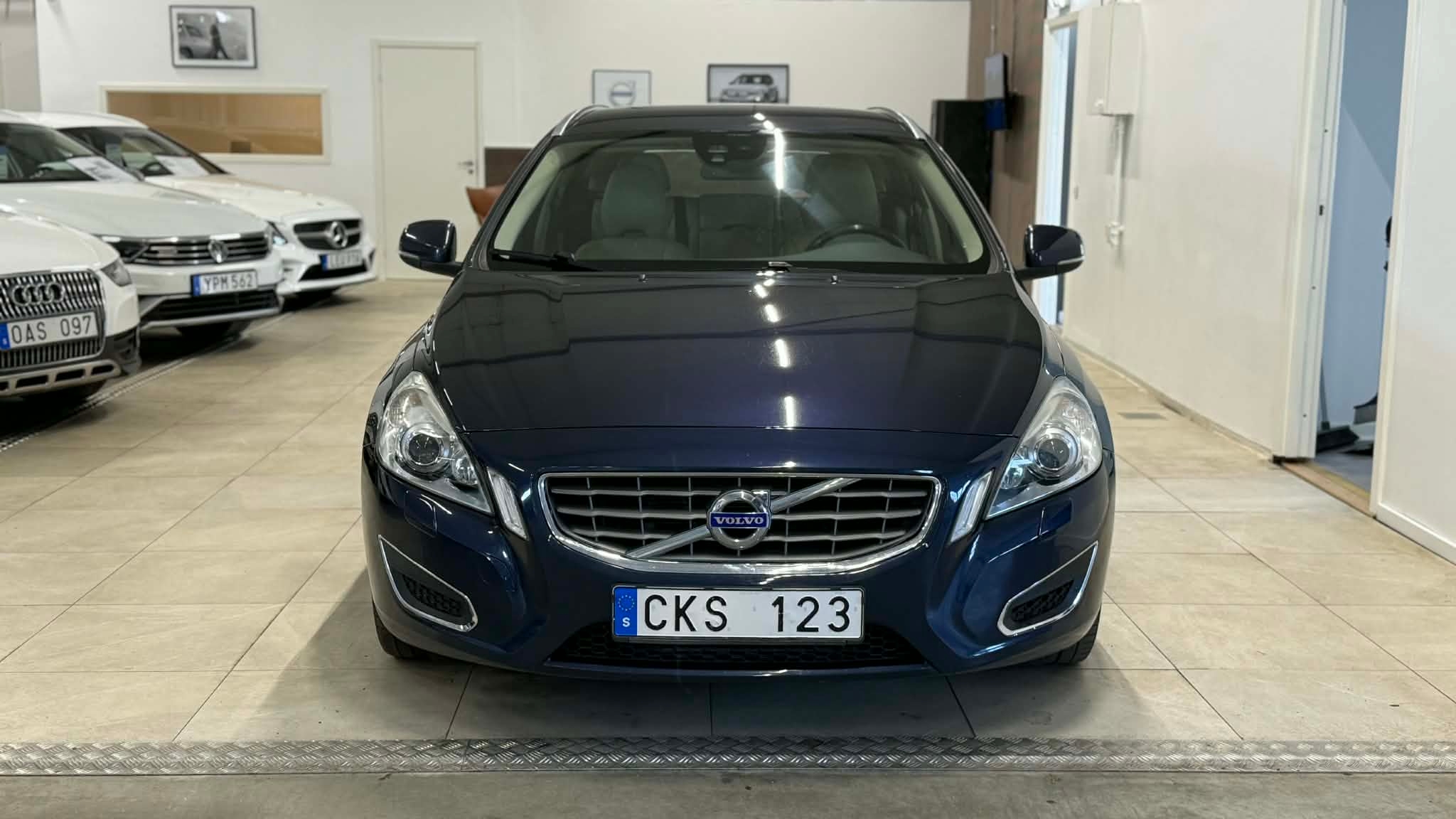 Volvo V60 D5 AWD 2012, bild 2/49