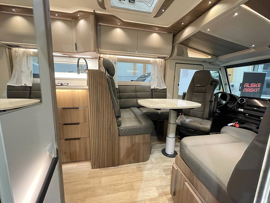 Kabe TMRI 830 LGB Imperial /Drag/Cinderella/Bakhjulsdriven 190hk - Kabe