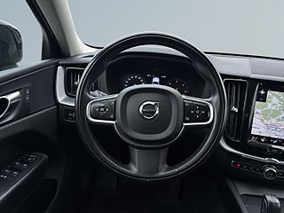 Volvo XC60 B4 AWD Geartronic Momentum S&V/Psens/Drag/Navi/Rattvärm – bild 9