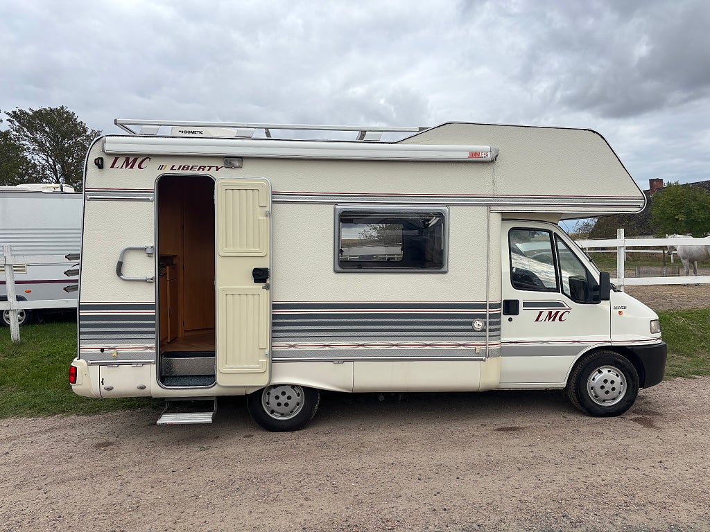 LMC Liberty 560 