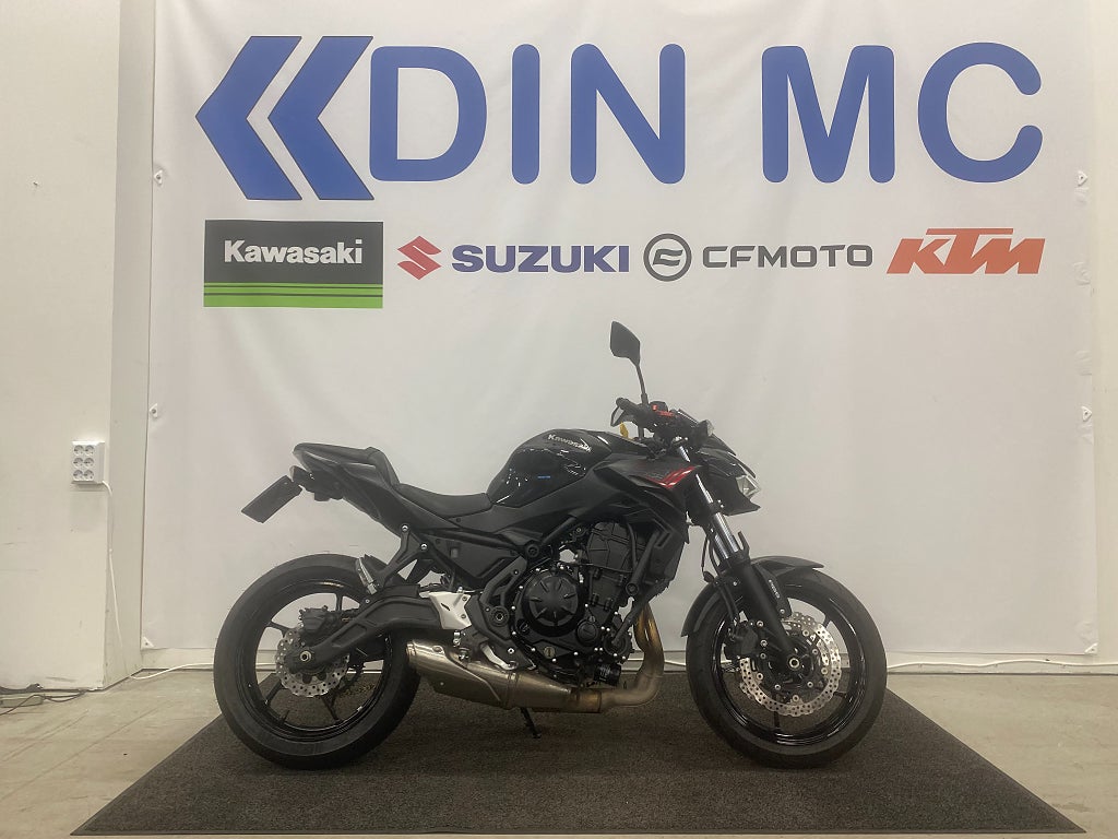 Kawasaki Z650 ABS "Nyservad - låga mil"