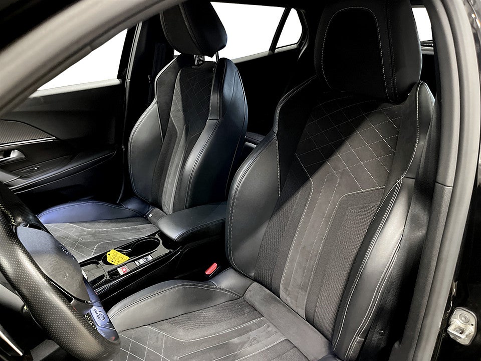 Bild på Peugeot 2008 GT 1.2 PT 155hk Aut B-KAMERA CARPLAY