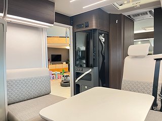 Husbil-halvintegrerad Adria MATRIX SUPREME 670 SL 13 av 32