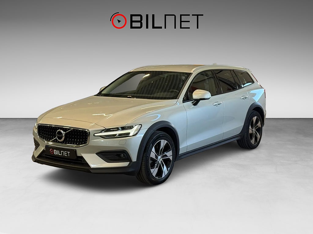 Volvo V60 Cross Country B4 AWD Aut *3,99%* Drag Kamera H/K Värmare 18"