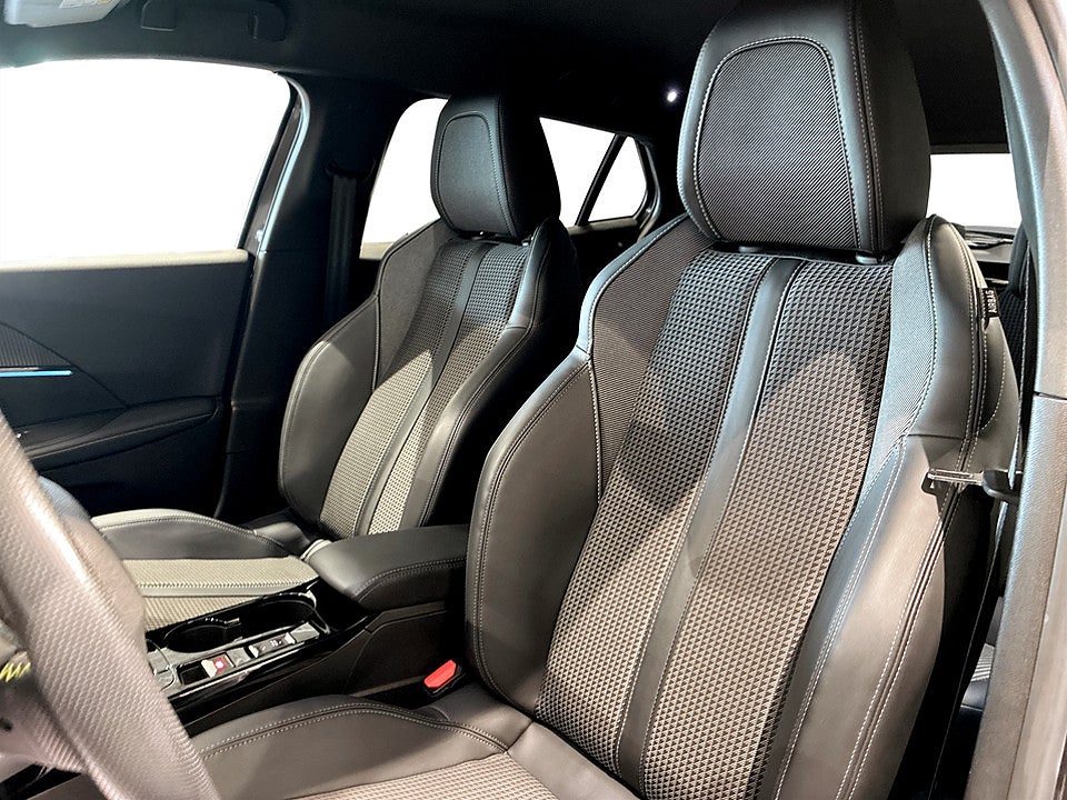 Bild på Peugeot 2008 GT 1.2 PT 130hk Aut B-KAMERA CARPLAY NAVI