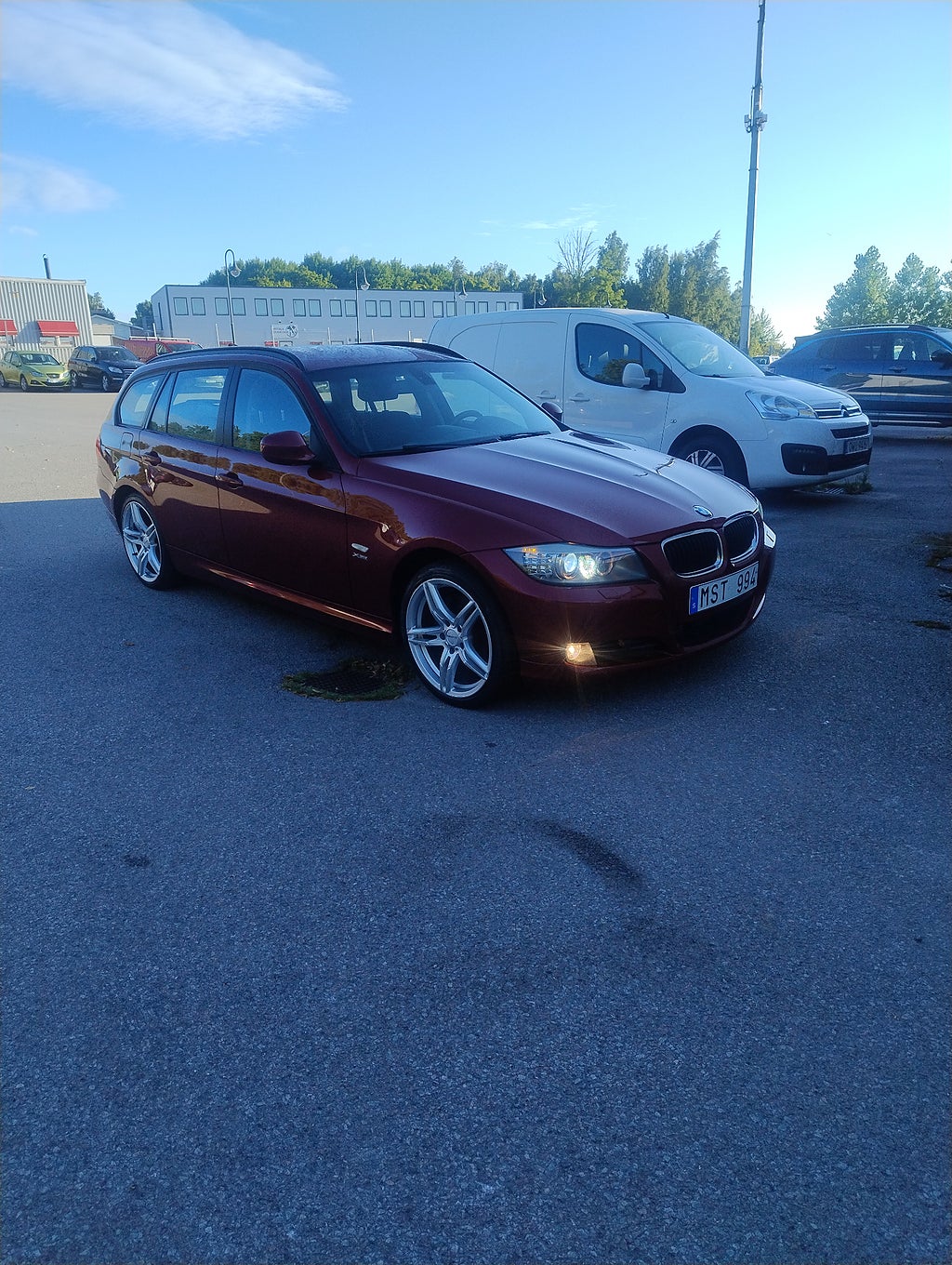 BMW 320D xDrive Touring .16300 mil.Navigator. Avt.drag.S+V däck