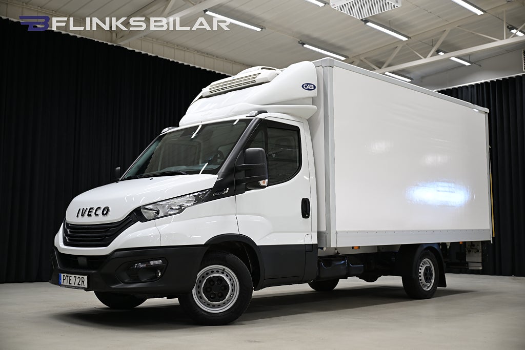 Iveco Daily 136HK Automat|Volymskåp|BG-Lyft|Sidodörr|Moms|SeUtr!!