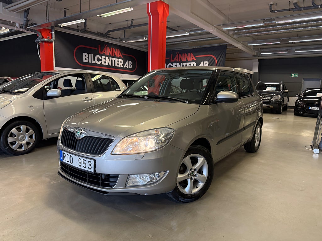 Skoda Fabia 1.2 12v Elegance Ny besiktad Motorvärmare PDC Låg års