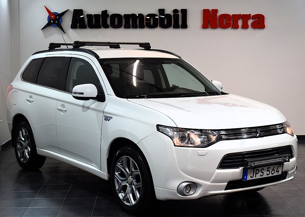 Mitsubishi Outlander PHEV CVT Business Navi/B-Kamera/M-värmare/Drag/7-sits