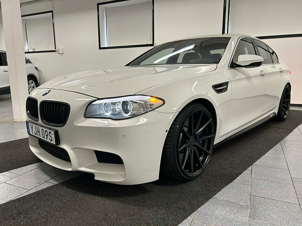 BMW M5 DCT 560 hk HUD Softclose Euro 6 Mkt påkostad