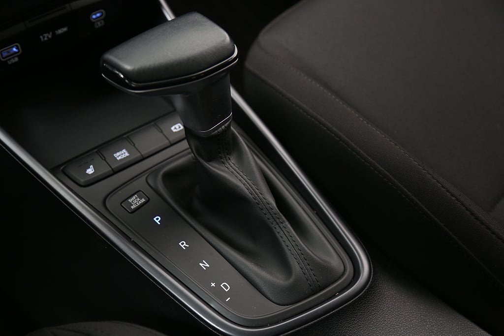 Hyundai i20 1,0 T-GDi MHEV 100hk Essential Aut CarPlay Kamera 2025