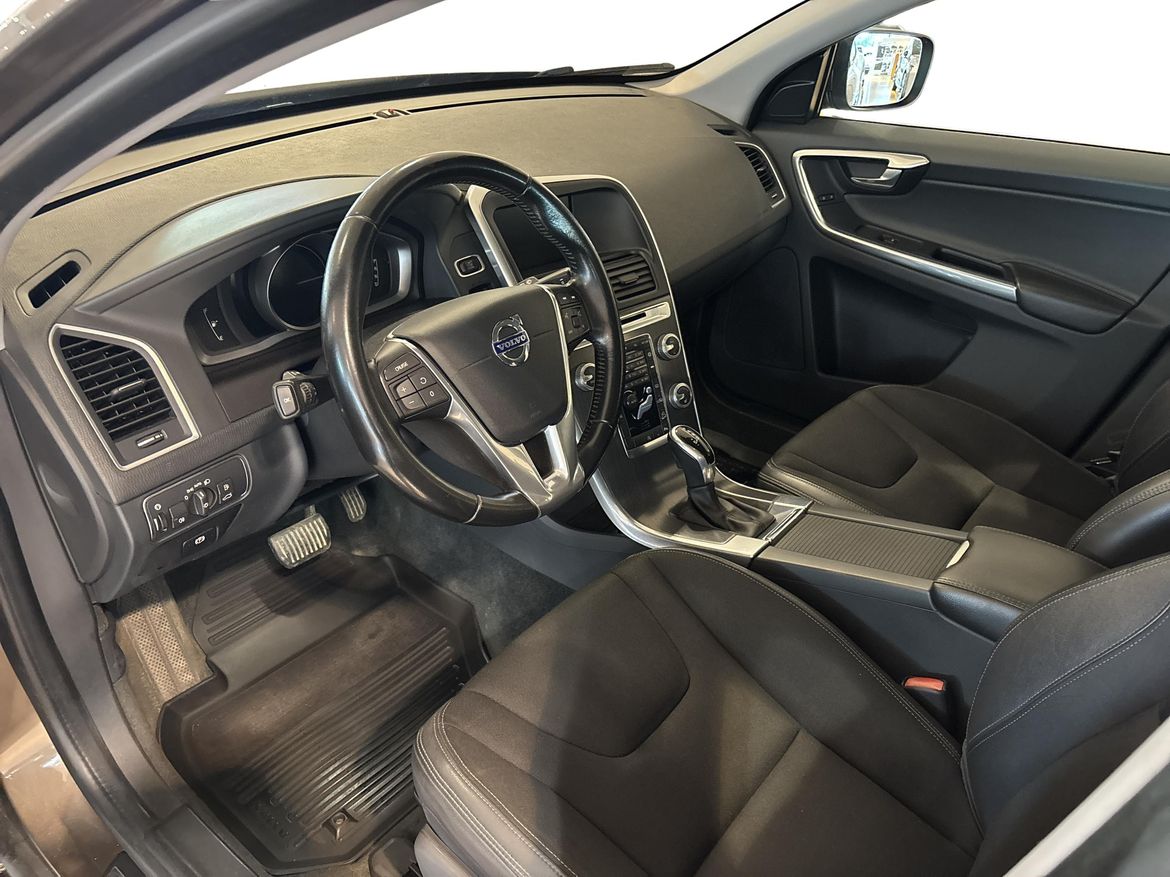 Volvo XC60 D4 AWD Momentum Business E 2016, bild 6/34