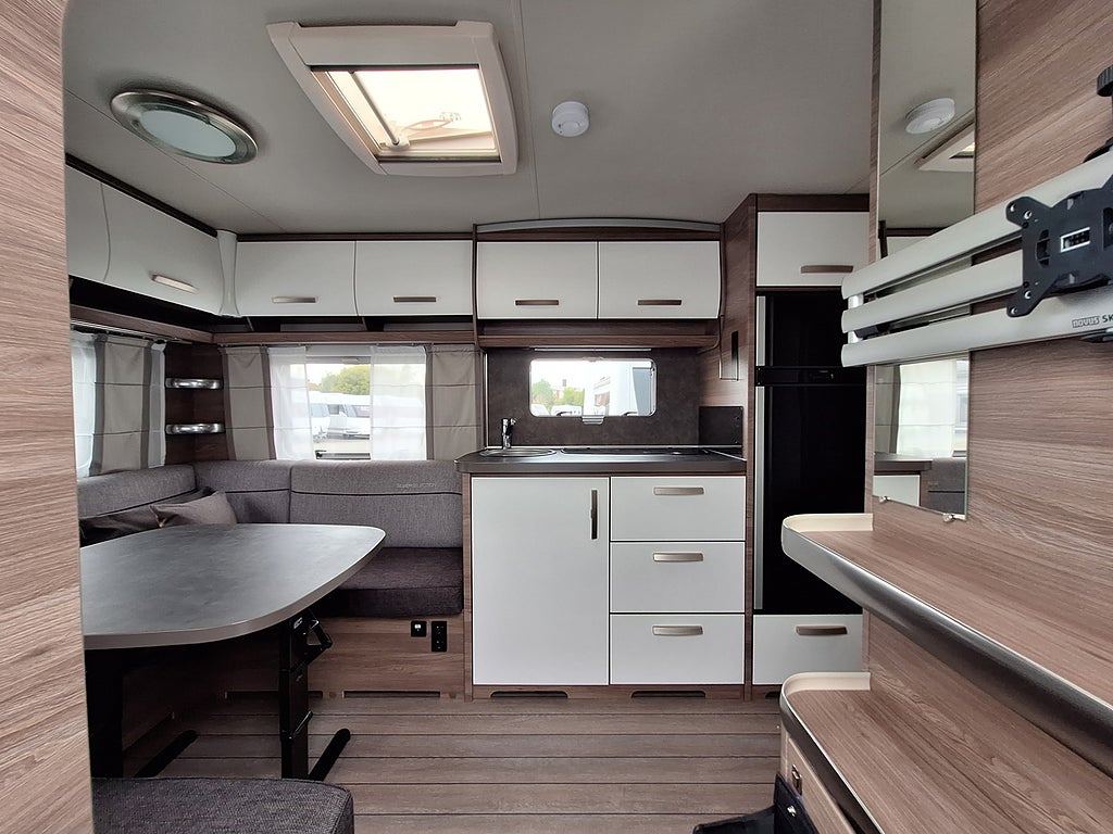 Knaus Sport Silver Selection 500 FU Dubbelbädd