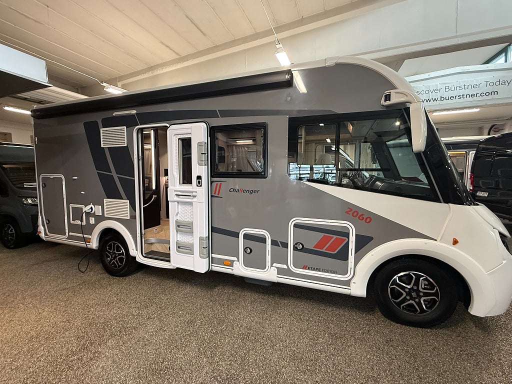 CHALLENGER 2060 Sport Edition Stor lounge, dieselvärmare m elpatron, bra ga