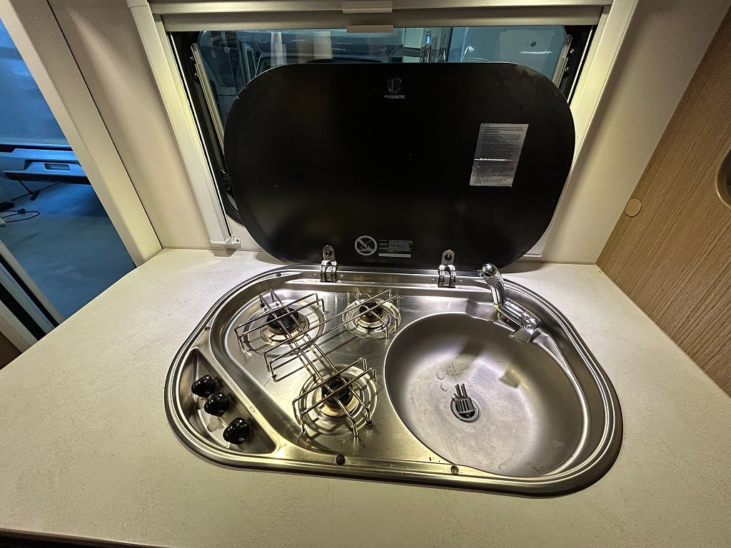 Carado V 132 / Cykelställ / Markis / Under 6m / B-körkort - Carado