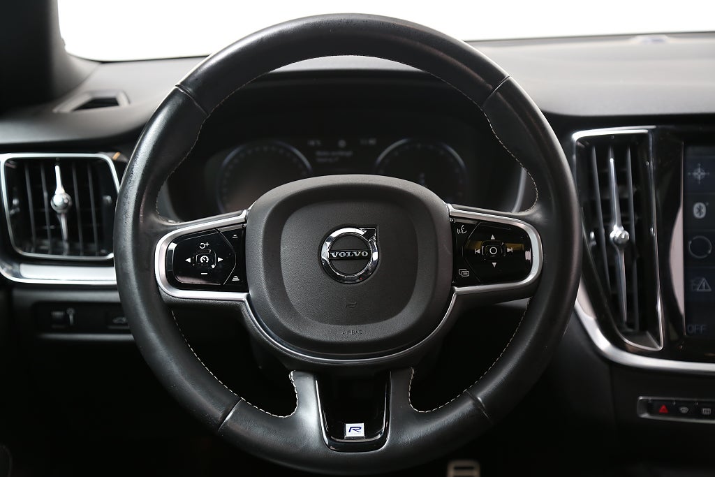 Volvo V60 T5 250hk R-Design Aut 360° Kamera I Head up I Panorama 2019