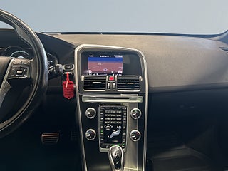 Volvo XC60 D4 AWD R-Design Mvärme Drag B-kamera Rattvärme Navi S&V – bild 11