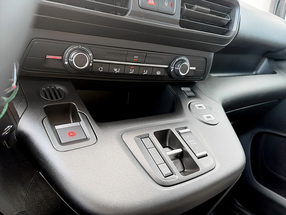 Bild på Opel Combo 130hk Aut L2 - EDITION! VÄRMARE & DRAGKROK INGÅR!