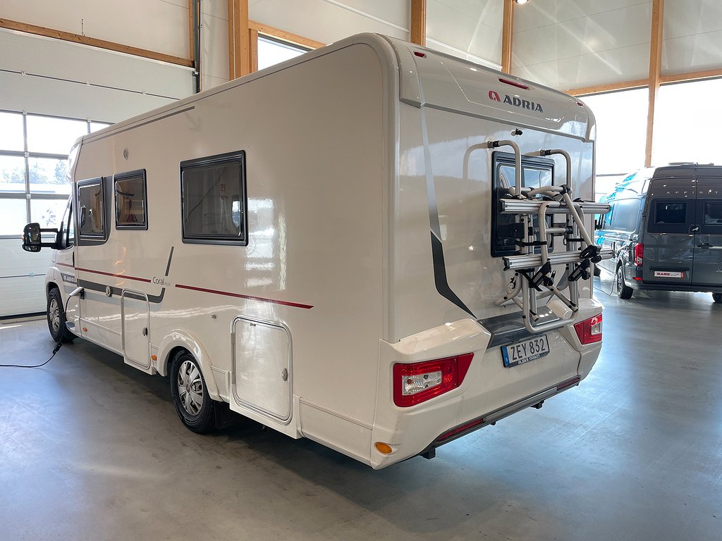 Adria Coral 670 SLT /Solcell/Badrum bak/Ugn/Fint skick/L-bädd - Adria