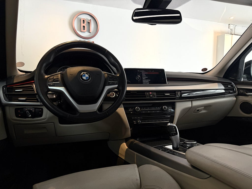 BMW X5 xDrive25d 218HK PANORAMA DRAG HELSKINN RATTVÄRME S+V