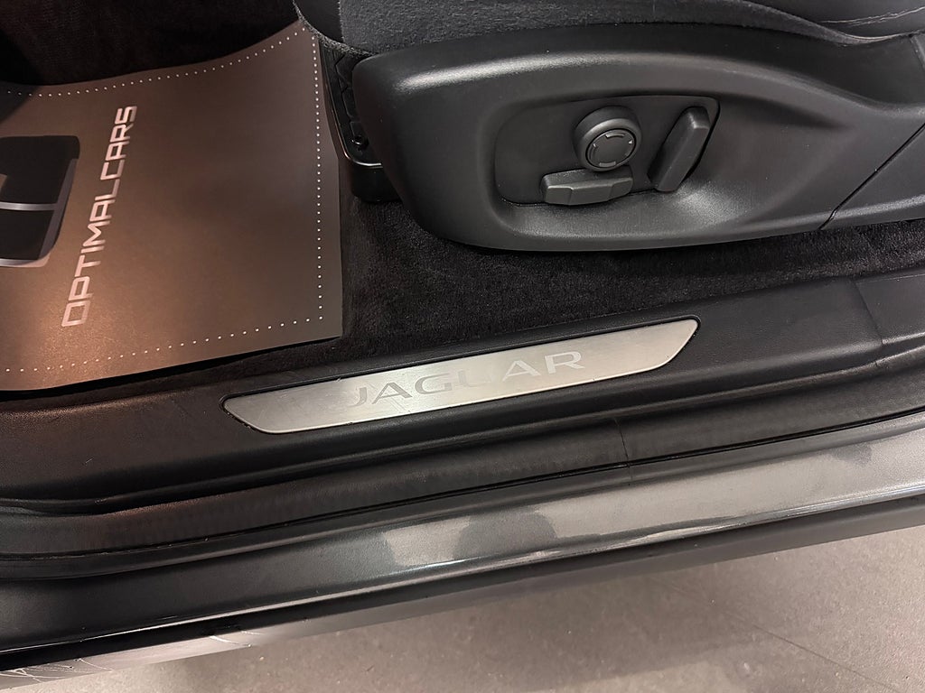 Jaguar E-PACE P200 AWD Svensksåld Black EDT. Meridian Navi LED bild 12