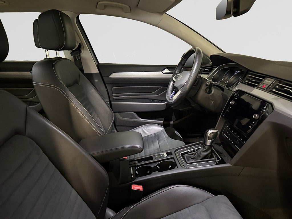 Volkswagen Passat Sportscombi GTE DRAG Värmare Navi Adap-farth Carplay bild 18