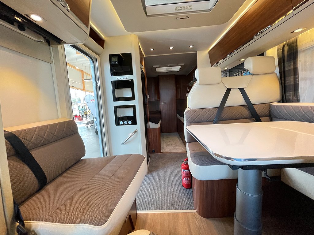 Adria Coral 670 SLT /Solcell/Badrum bak/Ugn/Fint skick/L-bädd - Adria