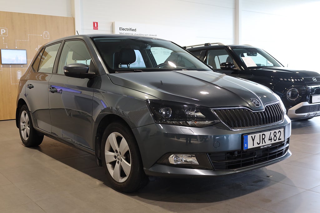 Skoda Fabia 1.2 TSI Style M-Värme CarPlay PDC Blåtand 2017