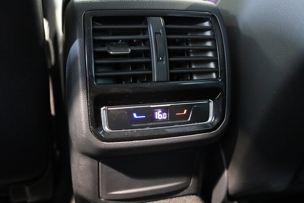 Volkswagen Passat GTE 218hk Executive / Business / Värmare / Navi