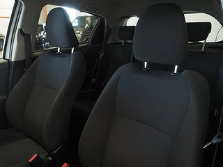 Halvkombi Toyota Yaris 14 av 20