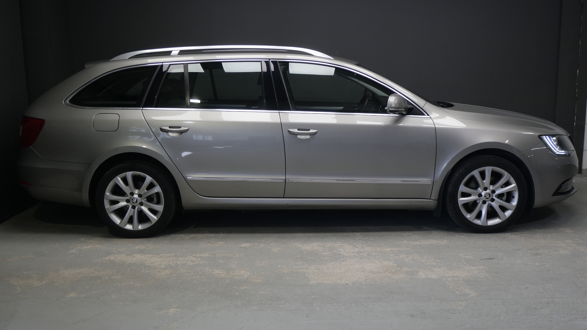 Skoda Superb 2015, bild 3/50