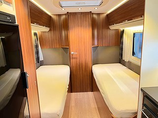 Husbil-halvintegrerad Adria CORAL PLUS 670 SLT 14 av 22
