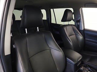 SUV Toyota Land Cruiser 15 av 29