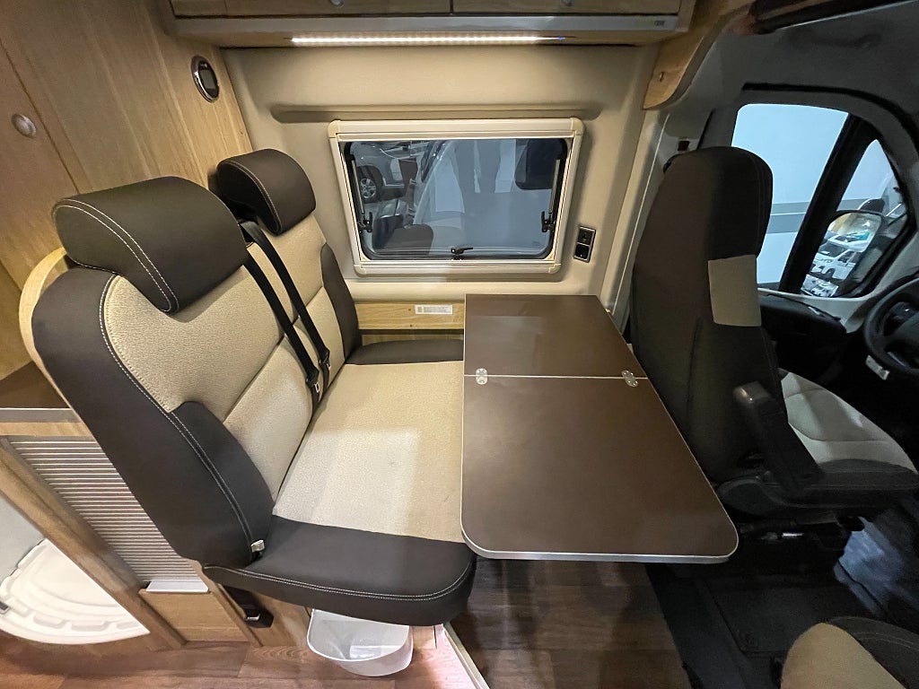 Hymer Grand Canyon / Solcell / B-körkort / Plåtis / Markis - Hymer