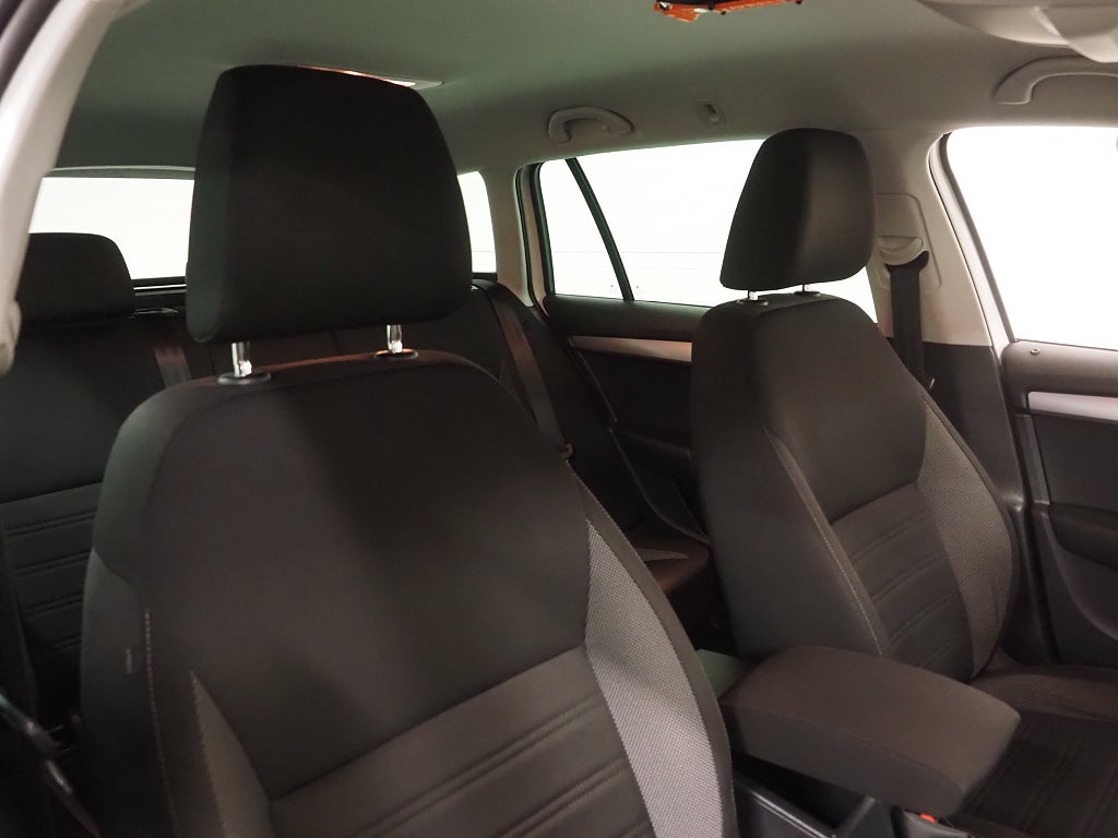 Skoda Octavia Kombi 2.0 TDI 4x4 Ambition D-Värm Dragkrok PDC 2018