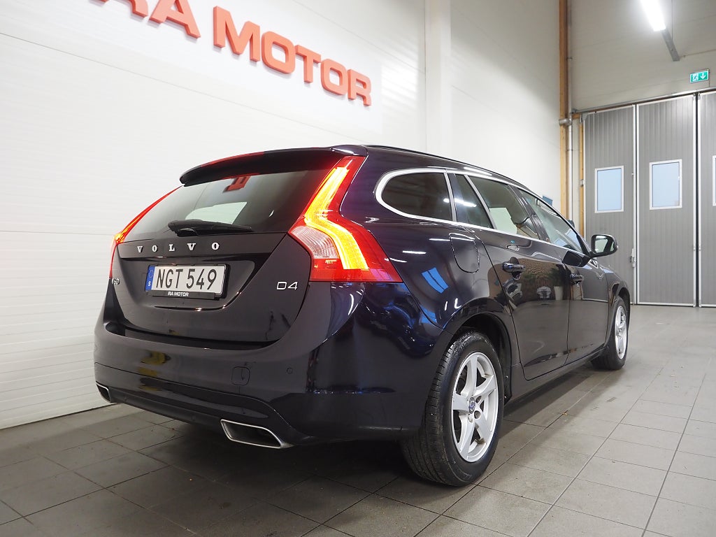 Volvo V60 D4 190hk Geartronic Momentum | D-värm | Låga mil | 2017