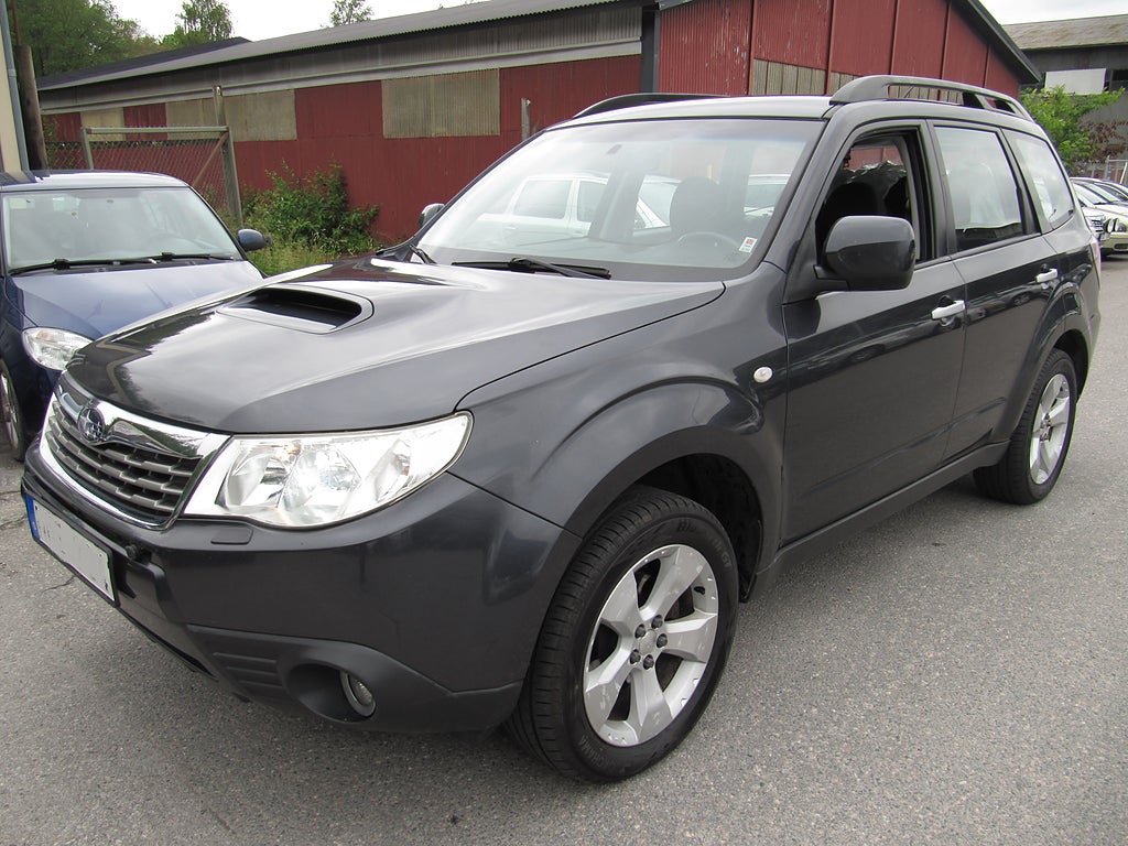 Subaru Forester 2.0 4WD ACC/DRAG/Nyservad/SoVhjul/MoKVärmare