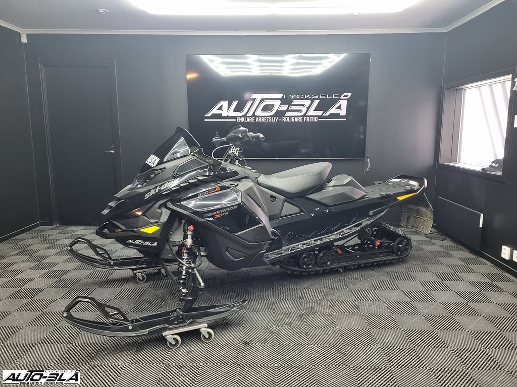 Ski-Doo Renegade XRS 900 ACE T