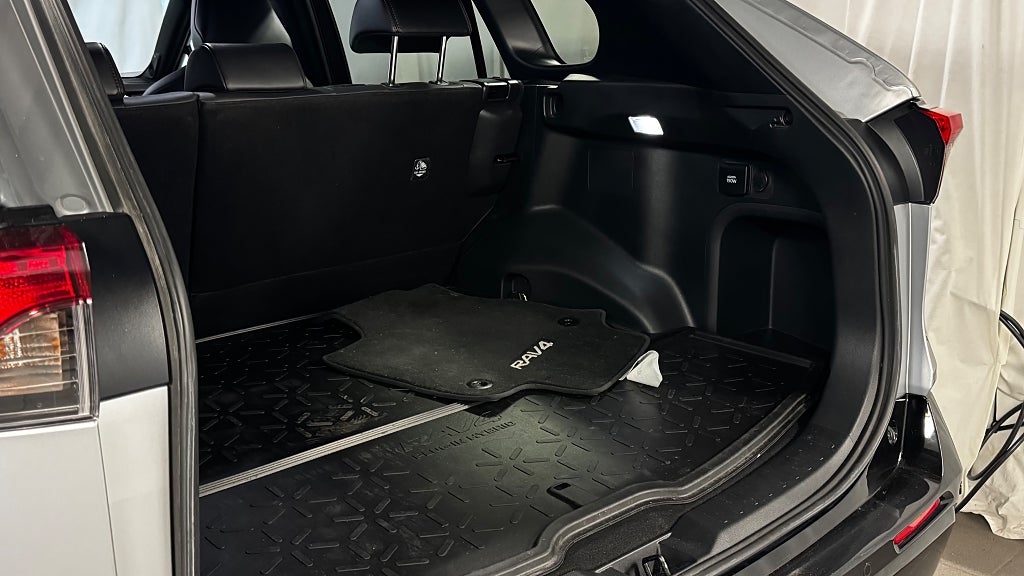 Toyota RAV4 Plug-in Aut AWD Style Dragkrok Värmare Adp-fart Kamera bild 11