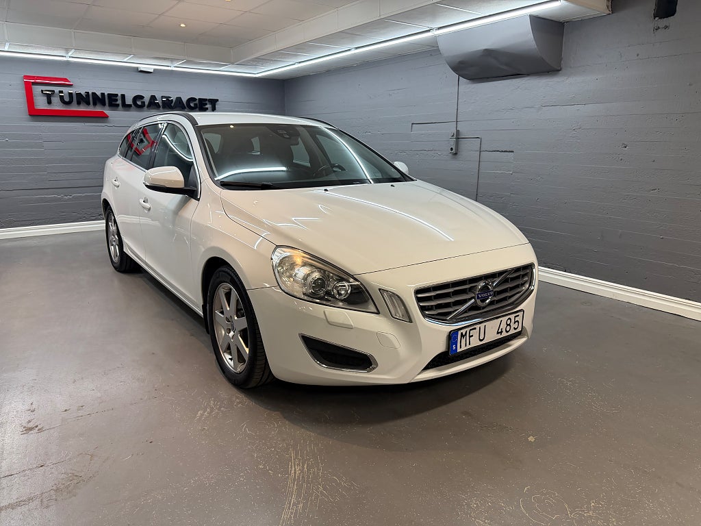 Volvo V60 DRIVe Momentum Dragkrok Nyservad Nybesiktigad