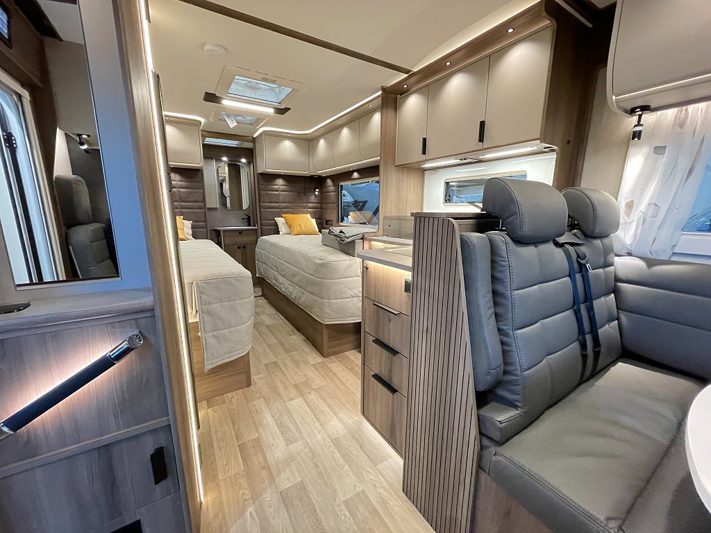 Kabe TMX Royal 810 LT / ALDE / Cinderella / Taksäng / Skinn / 5bält/  - Kabe