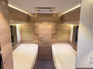 Husbil-halvintegrerad Adria CORAL S 670 SLT 20 av 28