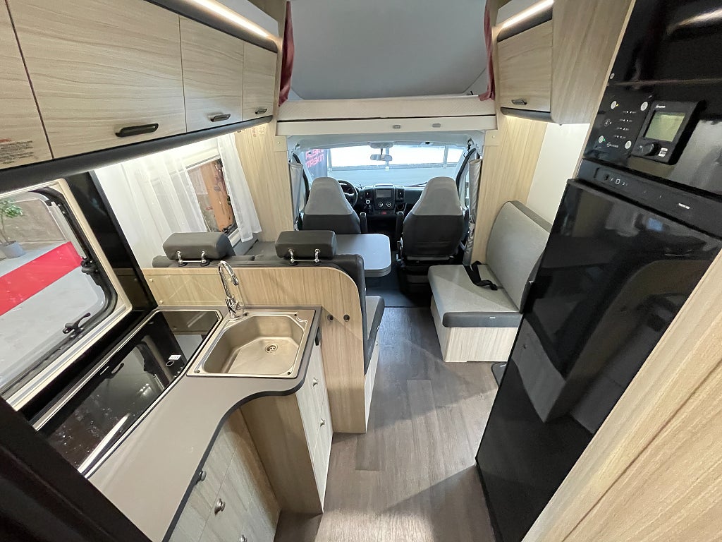 Sun Living A 75 SL / B-körkort/5 bältad/Långbädd/Garage/El-Patron/Fint skic - Sun Living