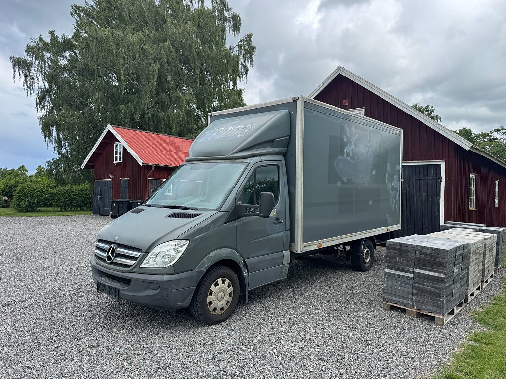 Mercedes-Benz Sprinter 208 * Volymskåp * Nybesiktad * Bakgavellyft * Moms *