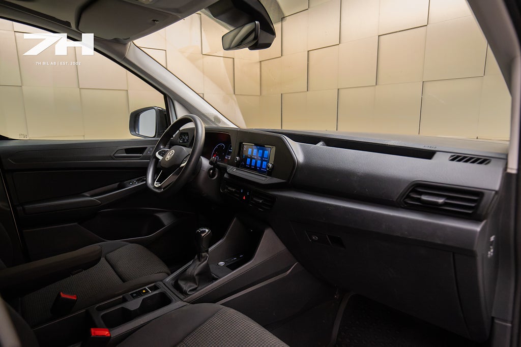Volkswagen Caddy Cargo 2.0 TDI BMT / Dragkrok / Inrett skåp