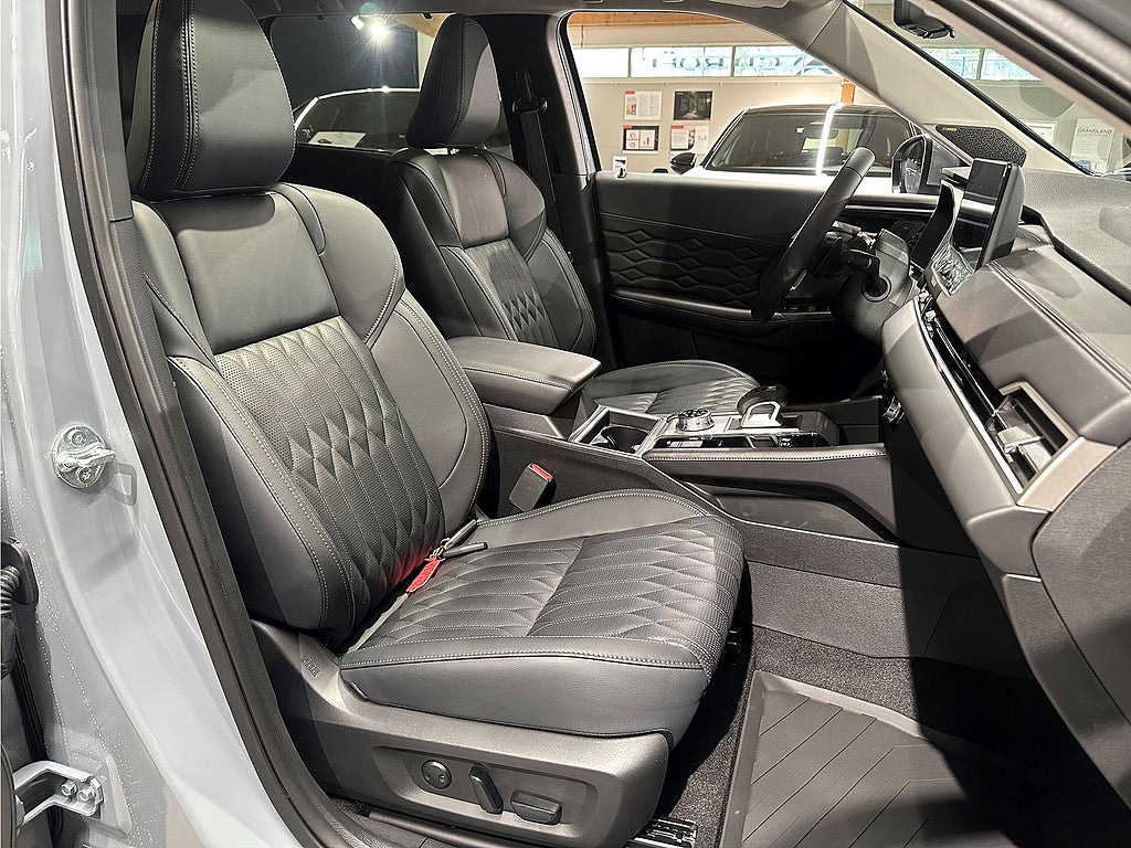 Bild på Mitsubishi Outlander Instyle PHEV Aut 4WD - OMGÅENDE LEVERANS!