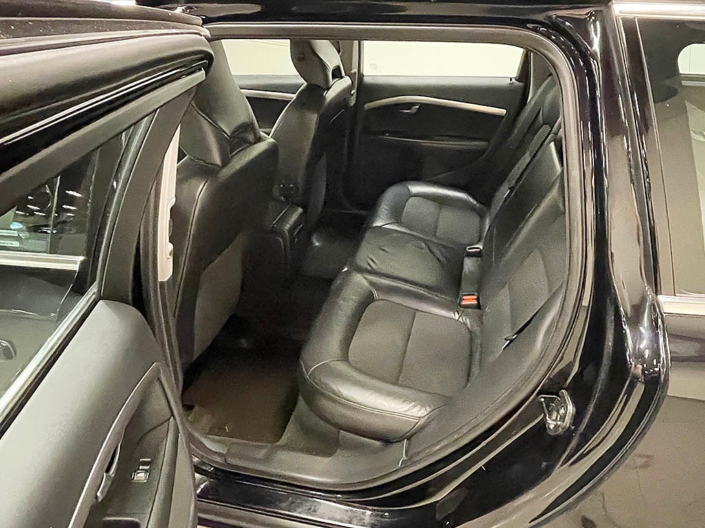 Volvo V70 2,5T 230Hk Momentum Automaat
