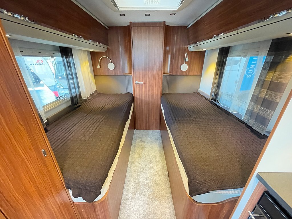 Adria Coral 670 SLT /Solcell/Badrum bak/Ugn/Fint skick/L-bädd - Adria